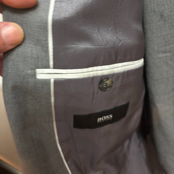 Men's Hugo Boss Grey Suit size 44R - Picture 3 of 3